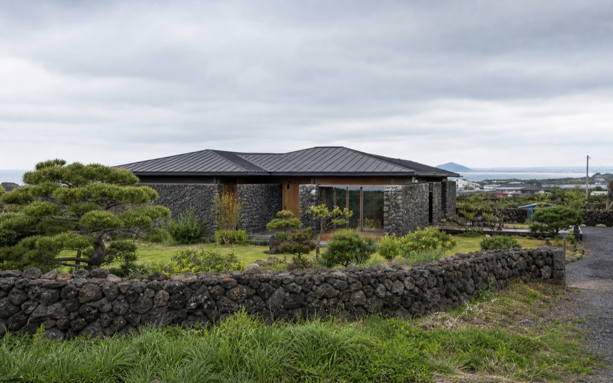 Detached-home context in Aewol, Jeju